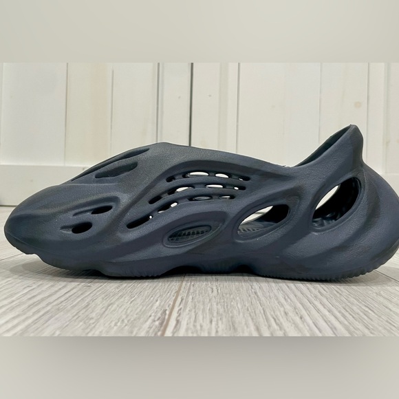 Authentic Yeezy foam runners size 10 great condition. Color midnight Blue/black - Picture 6 of 15